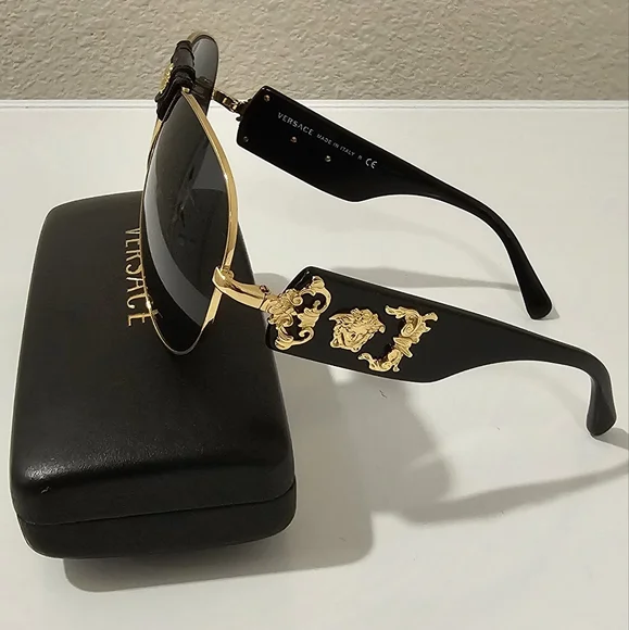 Versace | Accessories | I Am Selling My Original Versace  display picture 1